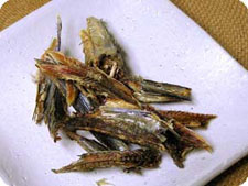 グリルで温める程度に焼き、ほぐすと香ばしい匂いがいっそう高まります。